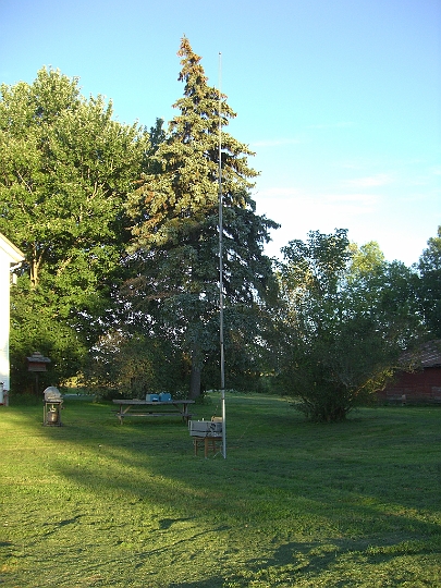 CIMG1905.JPG - The four verticals are 22 foot fiberglass telescoping flag poles