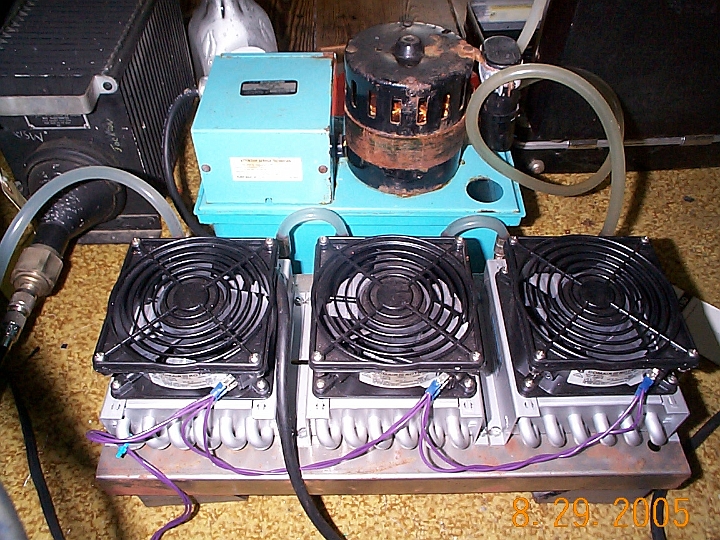 DCP00668.JPG - Heat exchanger w/ pump.  I now use a lower noise pump. This stuff lives in the closet for noise free operation.